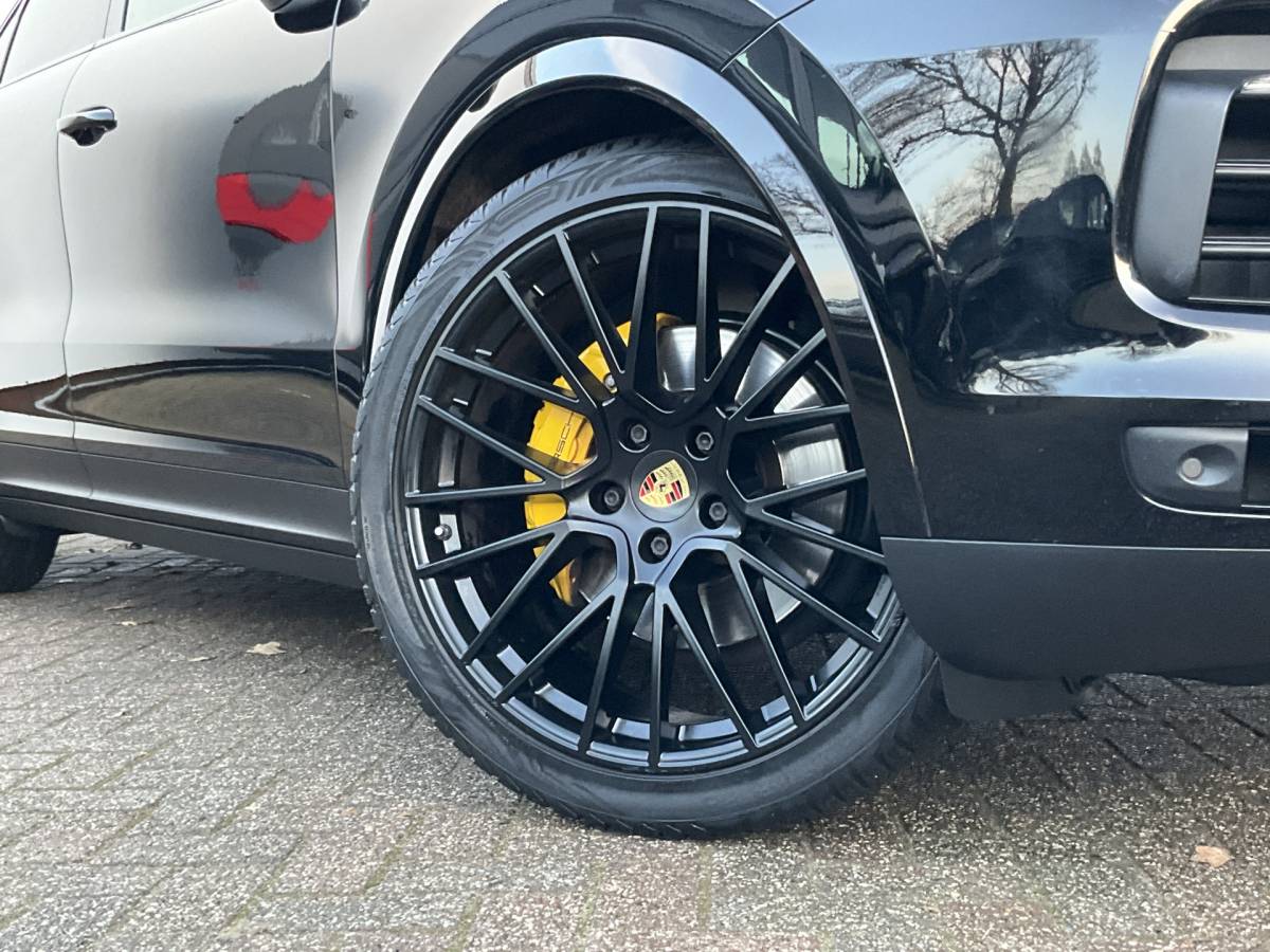Porsche Cayenne Porsche Cayenne Coupé 3.0 E-Hybrid PHEV 360° Pano SportChrono Luchtvering Bose Carplay Leer Memory UITSTRALING!