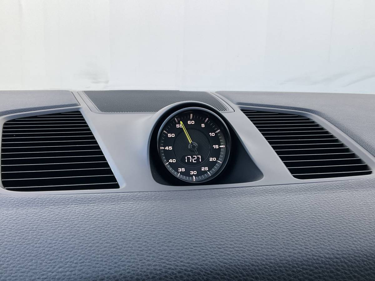 Porsche Cayenne Porsche Cayenne Coupé 3.0 E-Hybrid PHEV 360° Pano SportChrono Luchtvering Bose Carplay Leer Memory UITSTRALING!