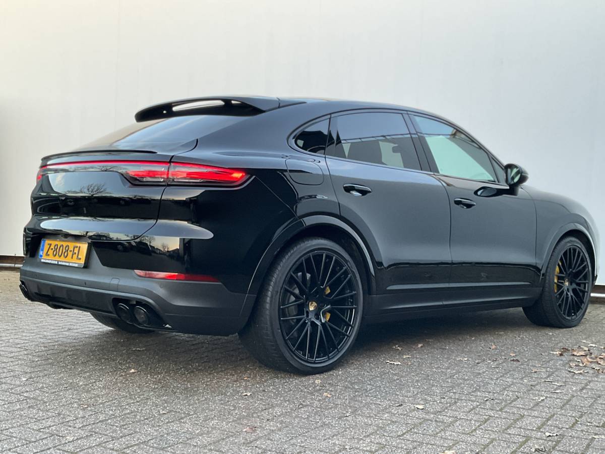Porsche Cayenne Porsche Cayenne Coupé 3.0 E-Hybrid PHEV 360° Pano SportChrono Luchtvering Bose Carplay Leer Memory UITSTRALING!