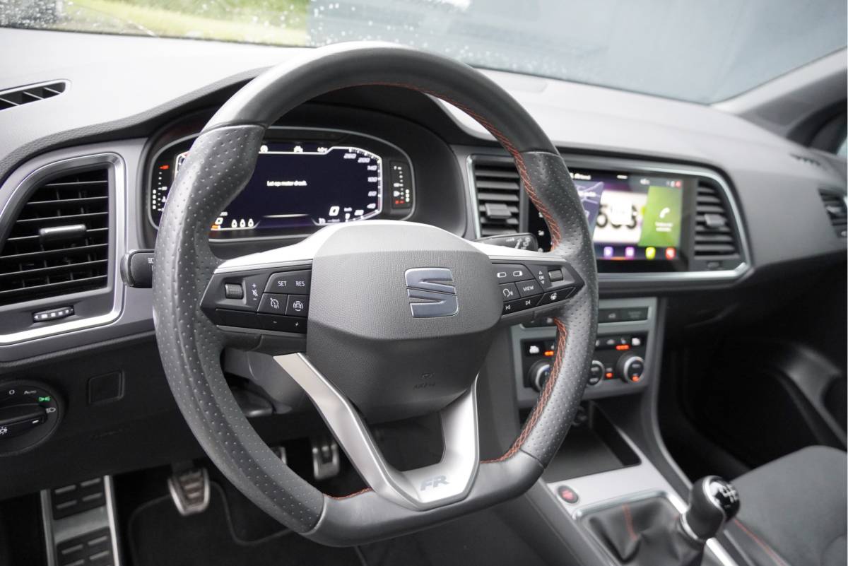 SEAT Ateca SEAT Ateca 1.0 TSI FR Business Intense BJ2022 Lmv 18″ | Led V+A | Pdc | Navi | Keyless entry | Elek. achterklep | App-Connect | Achteruitrijcamera | Virtual cockpit | Climate control | Cruise control | Sportstoelen | Verwarmde voorstoelen | Zwarte hemel