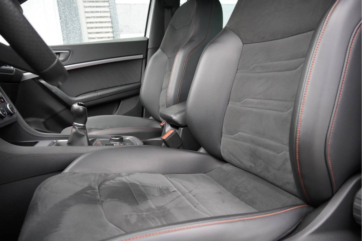 SEAT Ateca SEAT Ateca 1.0 TSI FR Business Intense BJ2022 Lmv 18″ | Led V+A | Pdc | Navi | Keyless entry | Elek. achterklep | App-Connect | Achteruitrijcamera | Virtual cockpit | Climate control | Cruise control | Sportstoelen | Verwarmde voorstoelen | Zwarte hemel