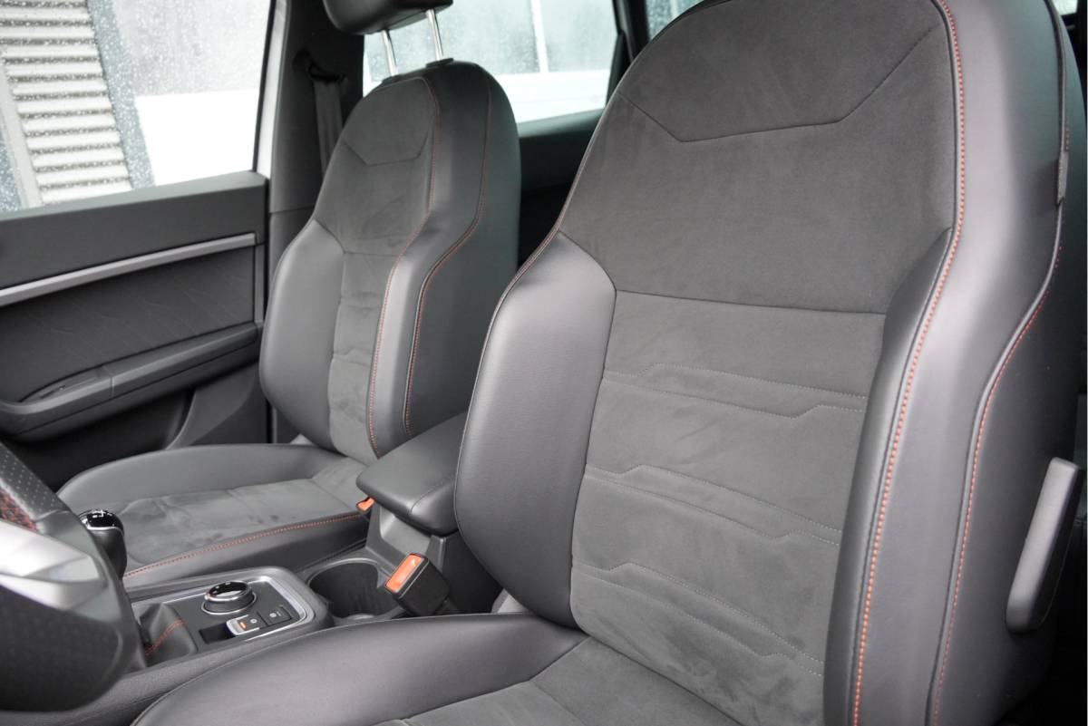 SEAT Ateca SEAT Ateca 1.0 TSI FR Business Intense BJ2022 Lmv 18″ | Led V+A | Pdc | Navi | Keyless entry | Elek. achterklep | App-Connect | Achteruitrijcamera | Virtual cockpit | Climate control | Cruise control | Sportstoelen | Verwarmde voorstoelen | Zwarte hemel
