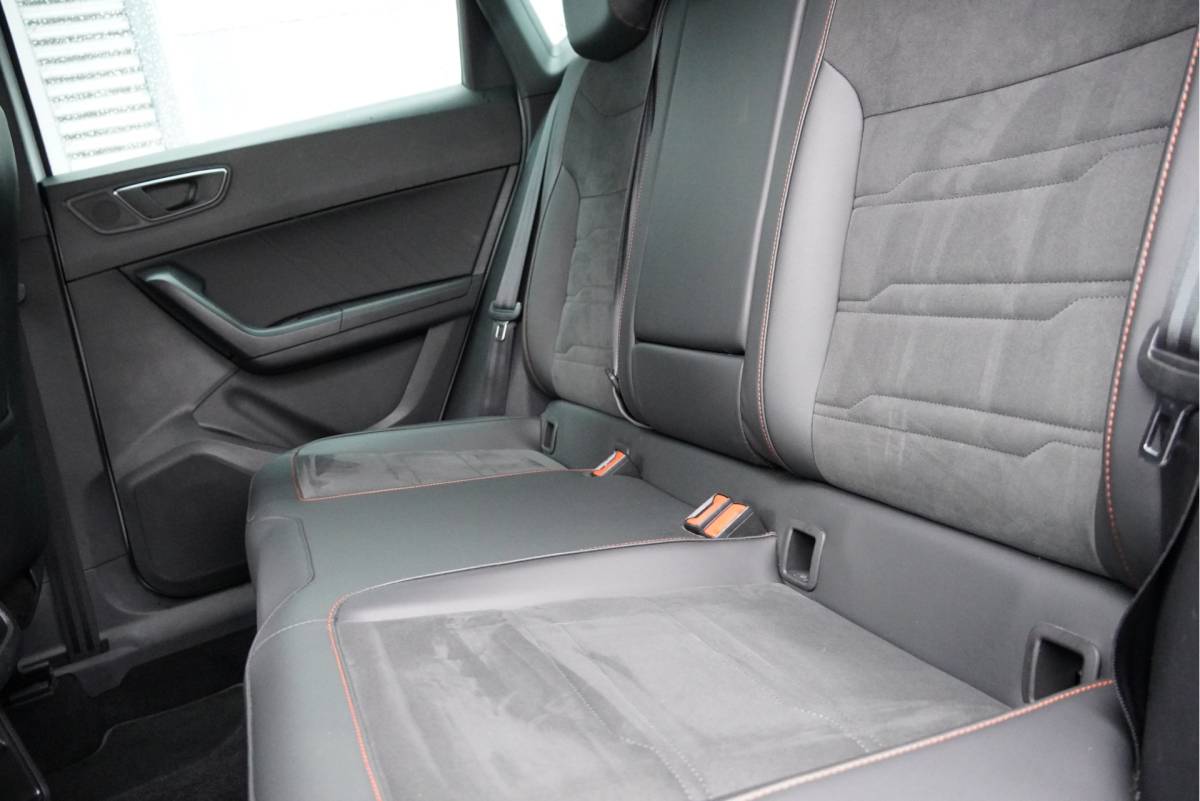 SEAT Ateca SEAT Ateca 1.0 TSI FR Business Intense BJ2022 Lmv 18″ | Led V+A | Pdc | Navi | Keyless entry | Elek. achterklep | App-Connect | Achteruitrijcamera | Virtual cockpit | Climate control | Cruise control | Sportstoelen | Verwarmde voorstoelen | Zwarte hemel