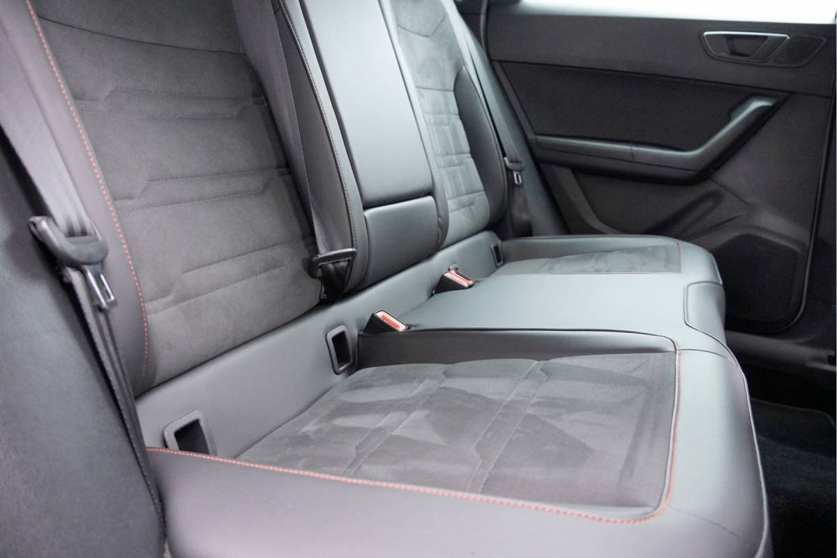 SEAT Ateca SEAT Ateca 1.0 TSI FR Business Intense BJ2022 Lmv 18″ | Led V+A | Pdc | Navi | Keyless entry | Elek. achterklep | App-Connect | Achteruitrijcamera | Virtual cockpit | Climate control | Cruise control | Sportstoelen | Verwarmde voorstoelen | Zwarte hemel