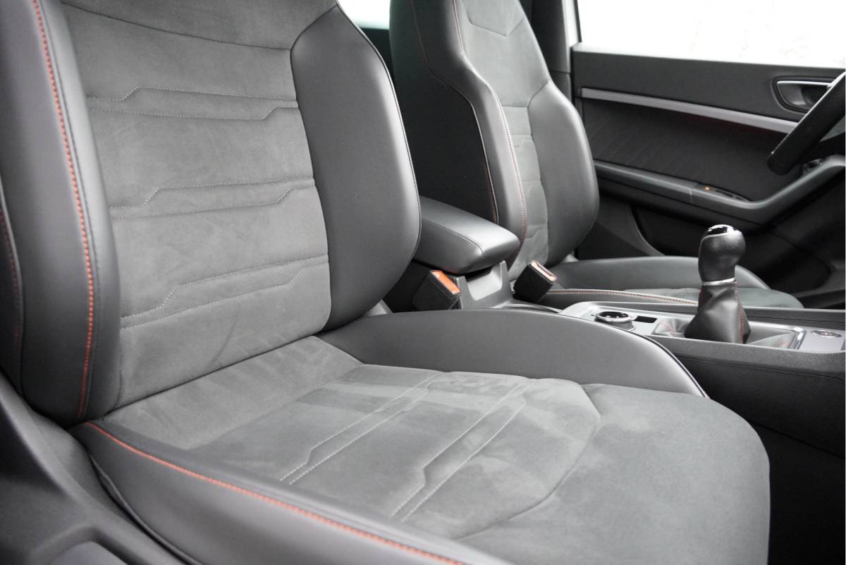 SEAT Ateca SEAT Ateca 1.0 TSI FR Business Intense BJ2022 Lmv 18″ | Led V+A | Pdc | Navi | Keyless entry | Elek. achterklep | App-Connect | Achteruitrijcamera | Virtual cockpit | Climate control | Cruise control | Sportstoelen | Verwarmde voorstoelen | Zwarte hemel
