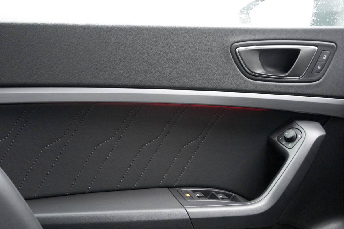 SEAT Ateca SEAT Ateca 1.0 TSI FR Business Intense BJ2022 Lmv 18″ | Led V+A | Pdc | Navi | Keyless entry | Elek. achterklep | App-Connect | Achteruitrijcamera | Virtual cockpit | Climate control | Cruise control | Sportstoelen | Verwarmde voorstoelen | Zwarte hemel