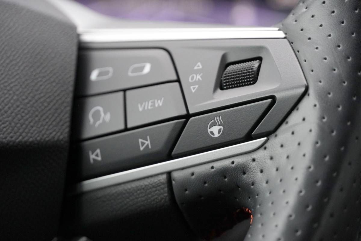 SEAT Ateca SEAT Ateca 1.0 TSI FR Business Intense BJ2022 Lmv 18″ | Led V+A | Pdc | Navi | Keyless entry | Elek. achterklep | App-Connect | Achteruitrijcamera | Virtual cockpit | Climate control | Cruise control | Sportstoelen | Verwarmde voorstoelen | Zwarte hemel