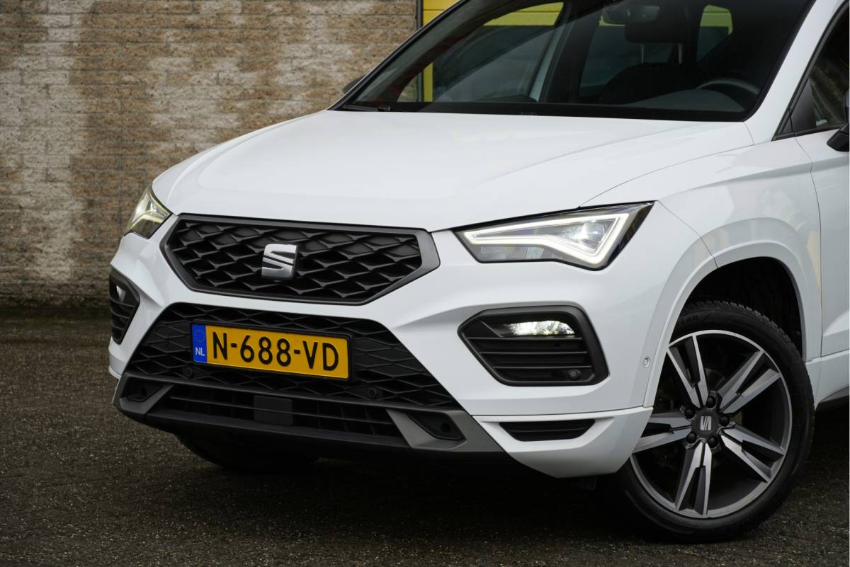 SEAT Ateca SEAT Ateca 1.0 TSI FR Business Intense BJ2022 Lmv 18″ | Led V+A | Pdc | Navi | Keyless entry | Elek. achterklep | App-Connect | Achteruitrijcamera | Virtual cockpit | Climate control | Cruise control | Sportstoelen | Verwarmde voorstoelen | Zwarte hemel