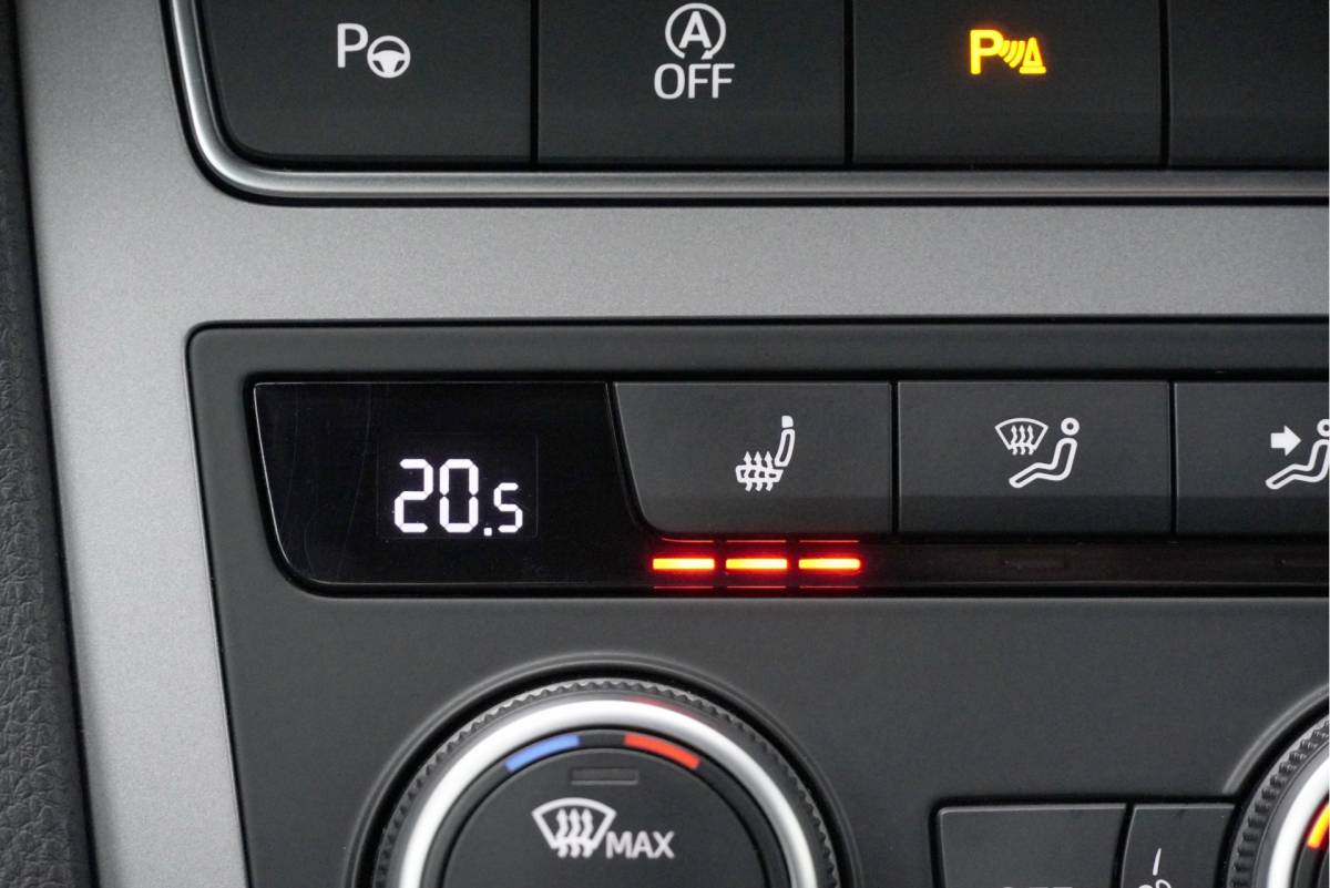 SEAT Ateca SEAT Ateca 1.0 TSI FR Business Intense BJ2022 Lmv 18″ | Led V+A | Pdc | Navi | Keyless entry | Elek. achterklep | App-Connect | Achteruitrijcamera | Virtual cockpit | Climate control | Cruise control | Sportstoelen | Verwarmde voorstoelen | Zwarte hemel