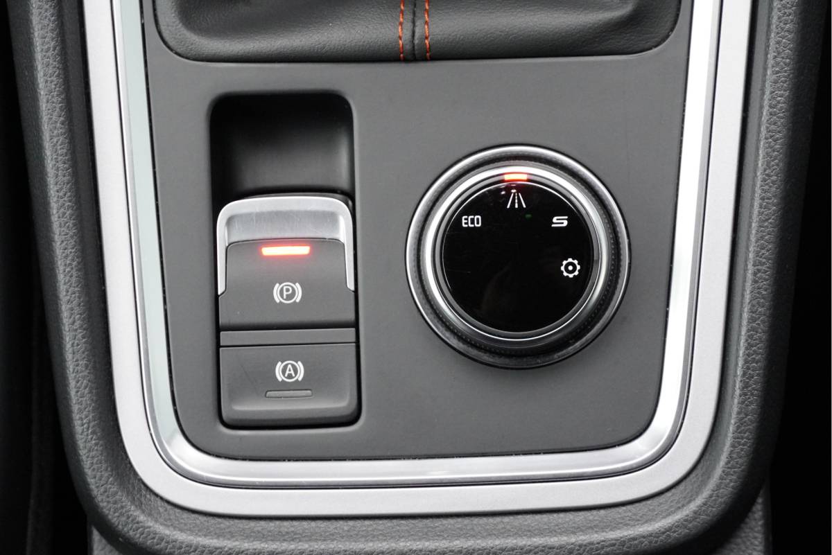 SEAT Ateca SEAT Ateca 1.0 TSI FR Business Intense BJ2022 Lmv 18″ | Led V+A | Pdc | Navi | Keyless entry | Elek. achterklep | App-Connect | Achteruitrijcamera | Virtual cockpit | Climate control | Cruise control | Sportstoelen | Verwarmde voorstoelen | Zwarte hemel