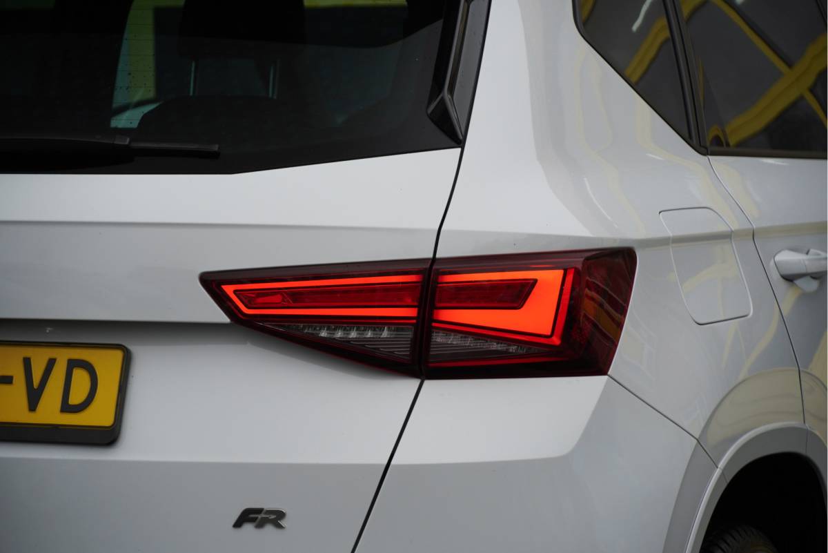 SEAT Ateca SEAT Ateca 1.0 TSI FR Business Intense BJ2022 Lmv 18″ | Led V+A | Pdc | Navi | Keyless entry | Elek. achterklep | App-Connect | Achteruitrijcamera | Virtual cockpit | Climate control | Cruise control | Sportstoelen | Verwarmde voorstoelen | Zwarte hemel
