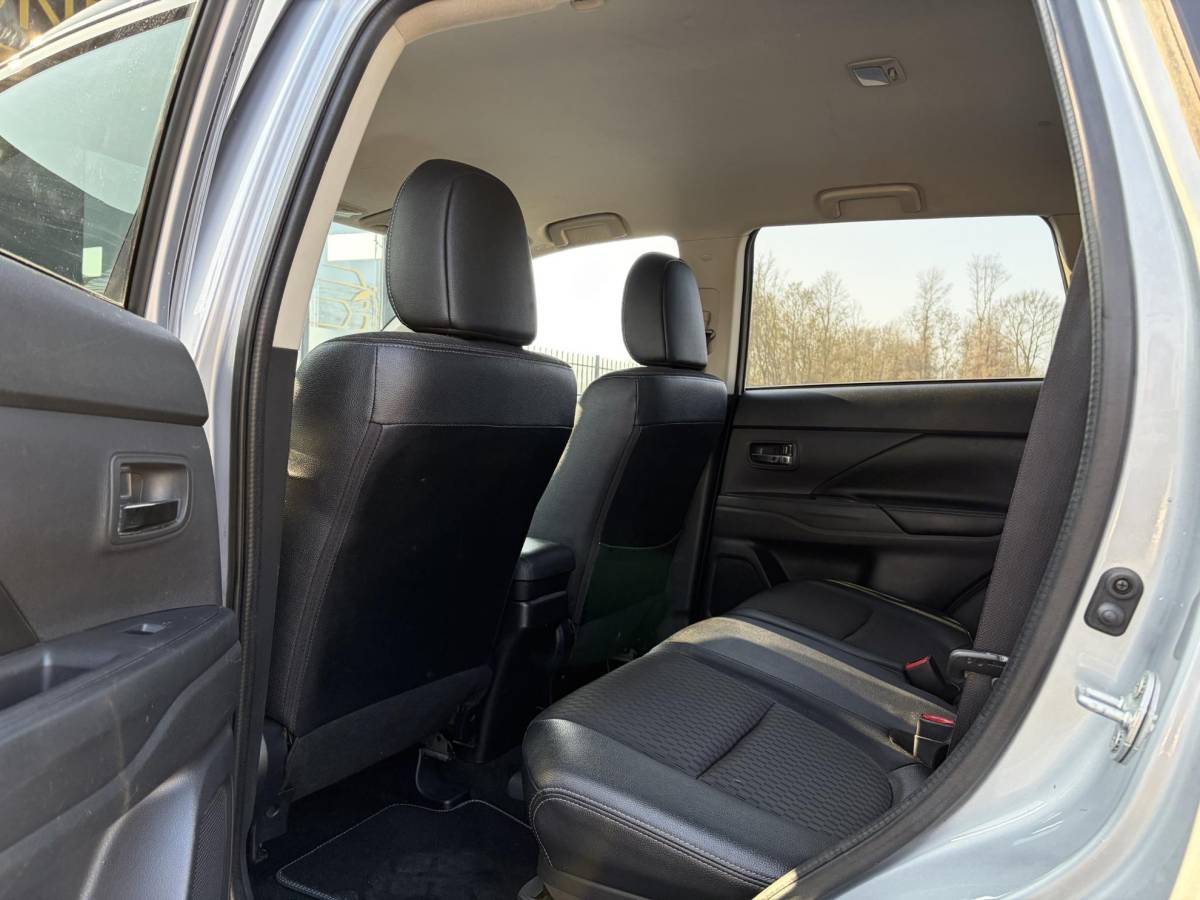 Mitsubishi Outlander Mitsubishi Outlander 2.0 PHEV Business Edition X-Line 2e Eigenaar,Navi,Camera,Keyless,Halfleder,Dealer Onderhouden,Clima,Cruise,Lm velgen,N.A.P,Apk tot 03-2027