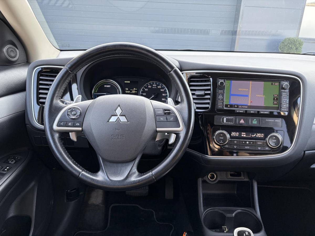 Mitsubishi Outlander Mitsubishi Outlander 2.0 PHEV Business Edition X-Line 2e Eigenaar,Navi,Camera,Keyless,Halfleder,Dealer Onderhouden,Clima,Cruise,Lm velgen,N.A.P,Apk tot 03-2027