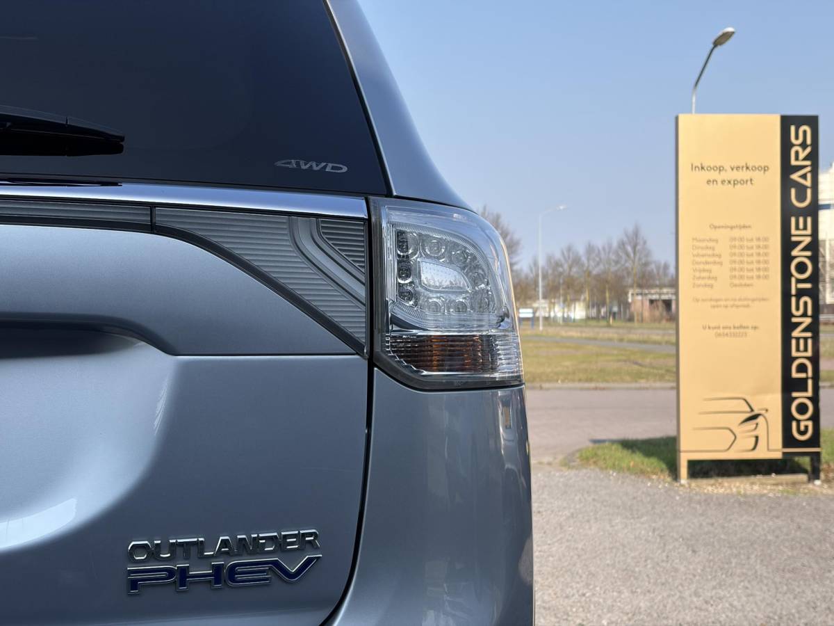 Mitsubishi Outlander Mitsubishi Outlander 2.0 PHEV Business Edition X-Line 2e Eigenaar,Navi,Camera,Keyless,Halfleder,Dealer Onderhouden,Clima,Cruise,Lm velgen,N.A.P,Apk tot 03-2027