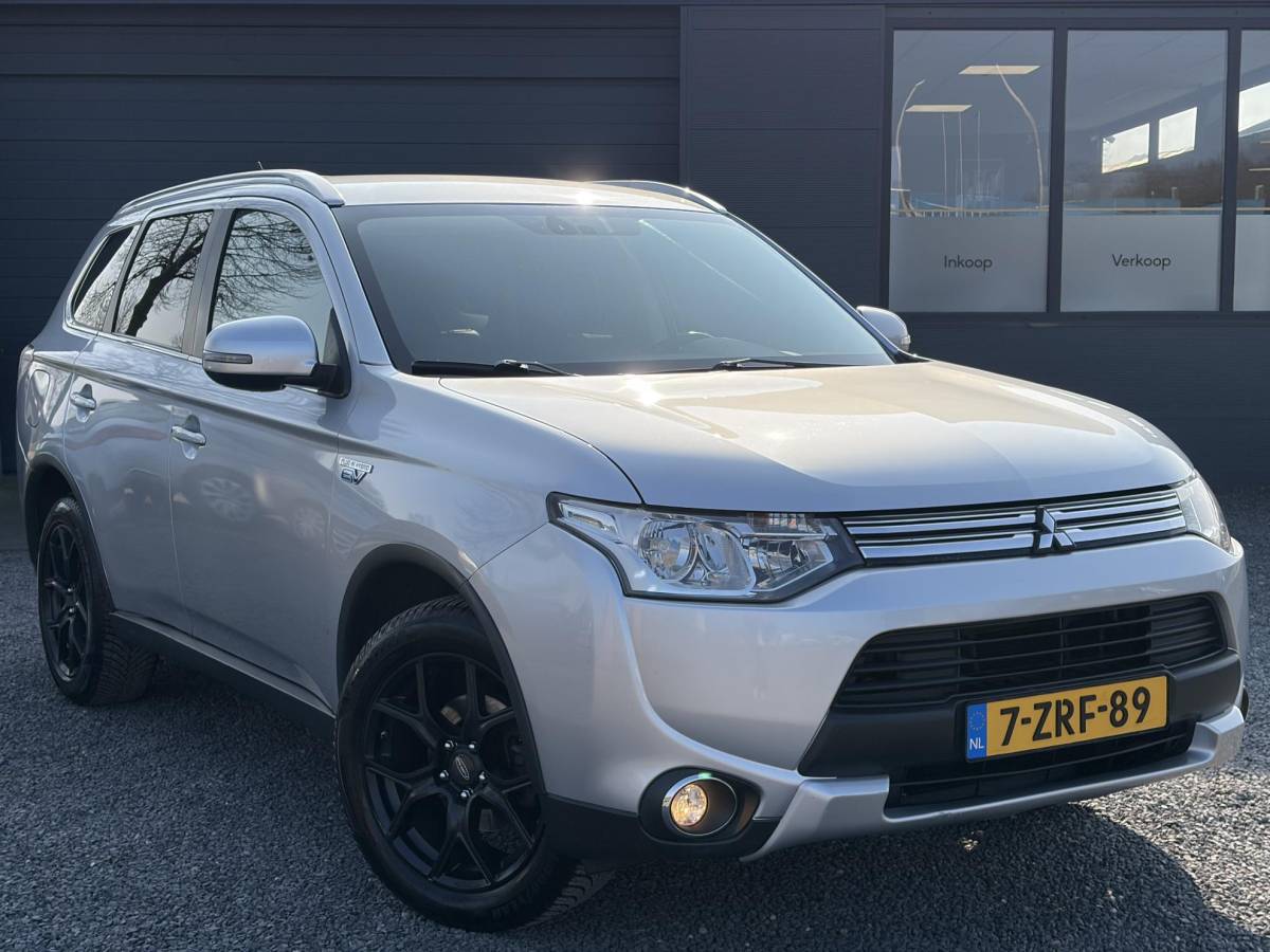 Mitsubishi Outlander Mitsubishi Outlander 2.0 PHEV Business Edition X-Line 2e Eigenaar,Navi,Camera,Keyless,Halfleder,Dealer Onderhouden,Clima,Cruise,Lm velgen,N.A.P,Apk tot 03-2027