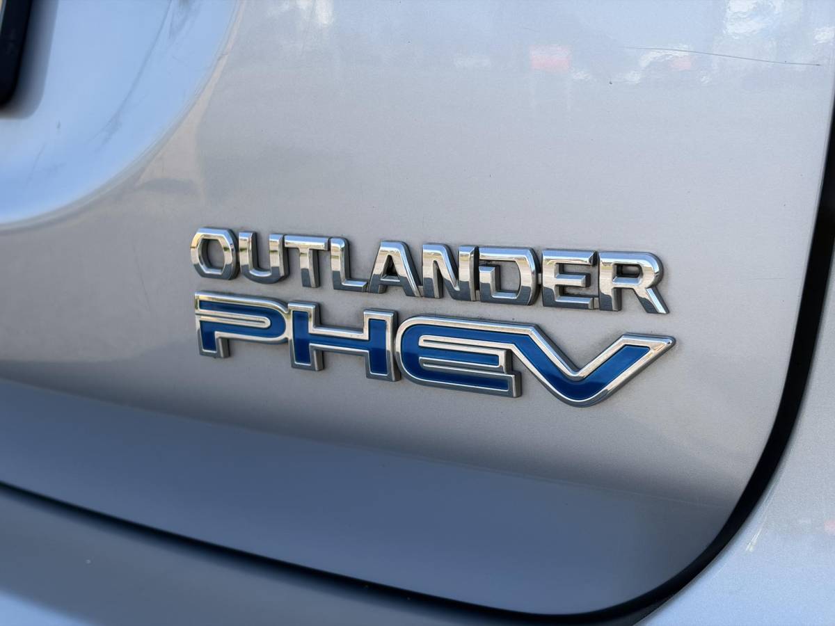 Mitsubishi Outlander Mitsubishi Outlander 2.0 PHEV Business Edition X-Line 2e Eigenaar,Navi,Camera,Keyless,Halfleder,Dealer Onderhouden,Clima,Cruise,Lm velgen,N.A.P,Apk tot 03-2027
