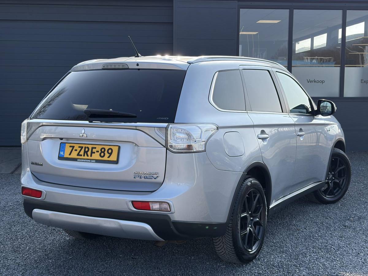 Mitsubishi Outlander Mitsubishi Outlander 2.0 PHEV Business Edition X-Line 2e Eigenaar,Navi,Camera,Keyless,Halfleder,Dealer Onderhouden,Clima,Cruise,Lm velgen,N.A.P,Apk tot 03-2027
