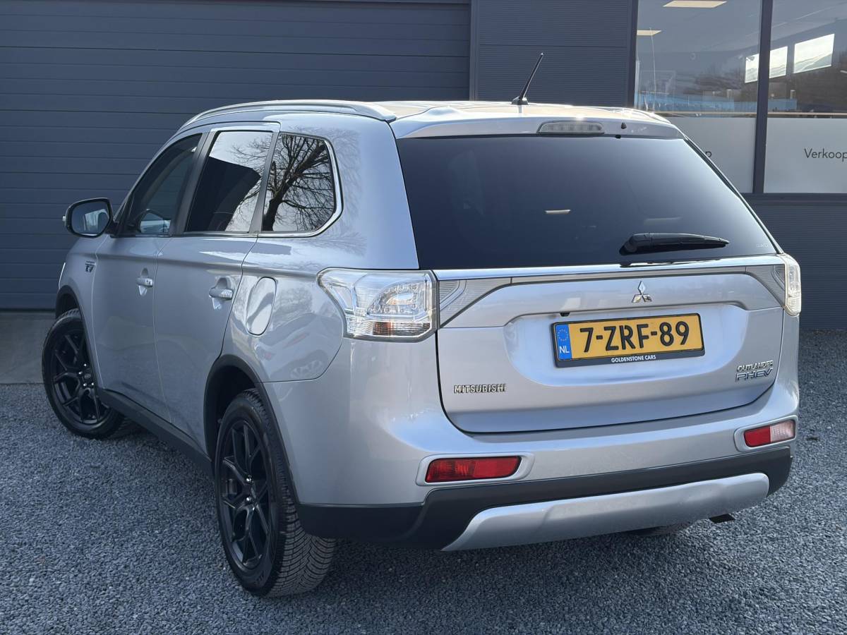 Mitsubishi Outlander Mitsubishi Outlander 2.0 PHEV Business Edition X-Line 2e Eigenaar,Navi,Camera,Keyless,Halfleder,Dealer Onderhouden,Clima,Cruise,Lm velgen,N.A.P,Apk tot 03-2027
