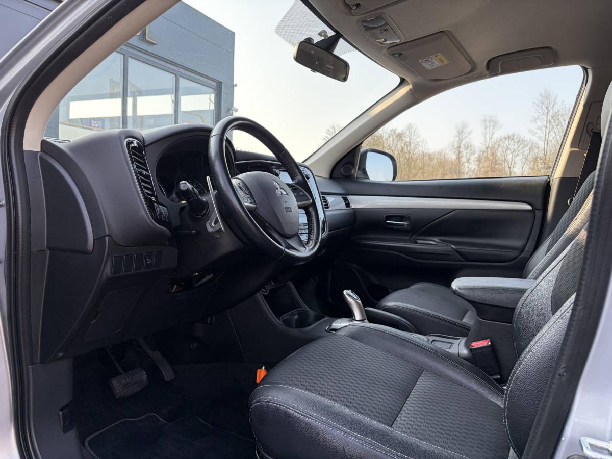 Mitsubishi Outlander Mitsubishi Outlander 2.0 PHEV Business Edition X-Line 2e Eigenaar,Navi,Camera,Keyless,Halfleder,Dealer Onderhouden,Clima,Cruise,Lm velgen,N.A.P,Apk tot 03-2027