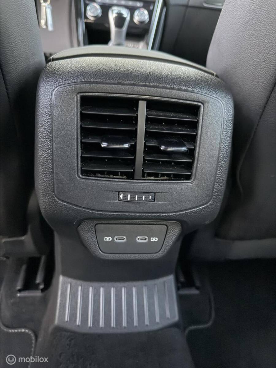 Volkswagen T-Roc Volkswagen T-Roc 1.0 TSI R-Line BLACK STYLE CLIMA*ADABCR*CARPLAUY*VIRTUALD*