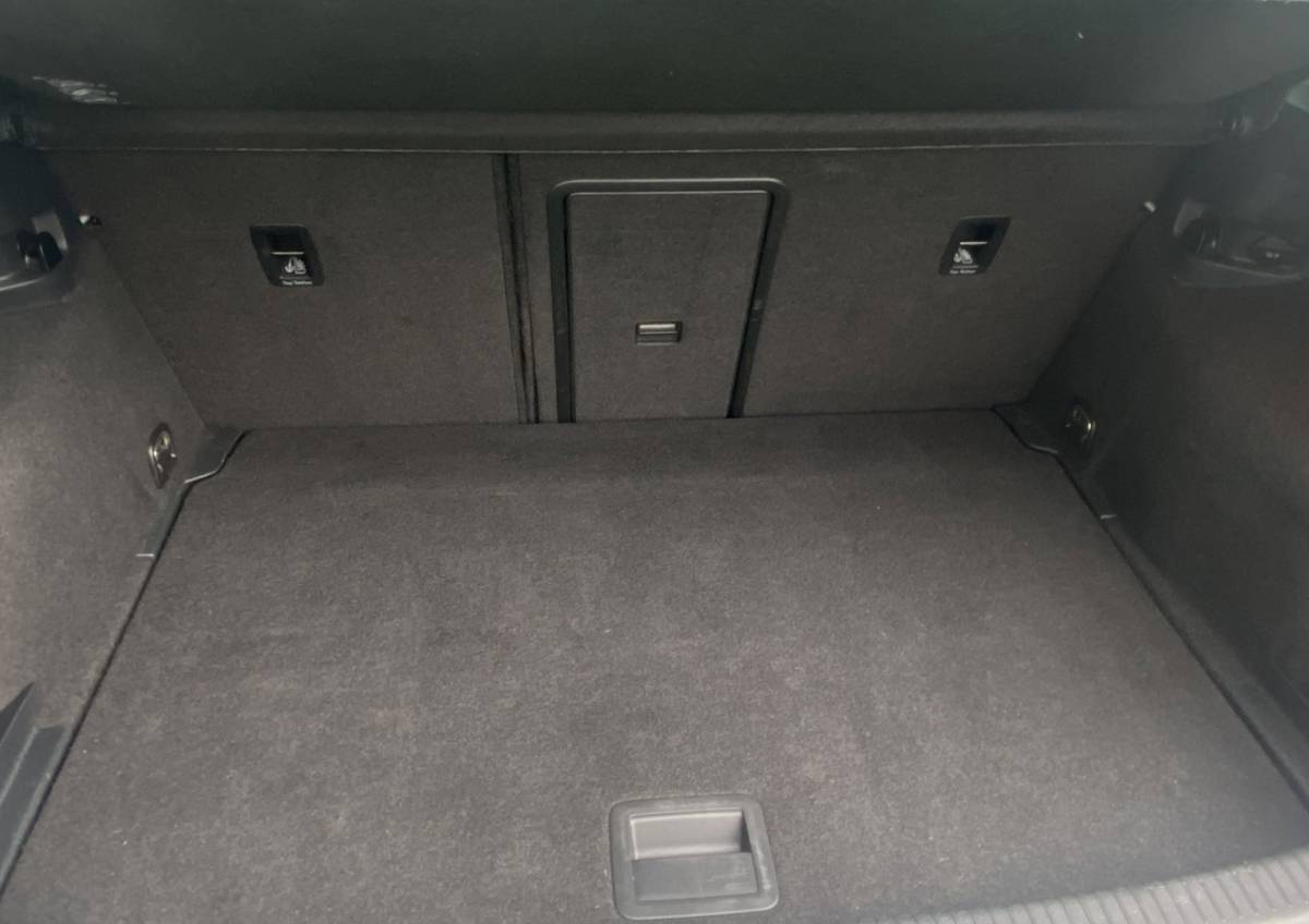 Volkswagen Golf Volkswagen Golf 1.0 TSI Business Edition Connected/ Clima/ LED/ PDC/ Privacyglass