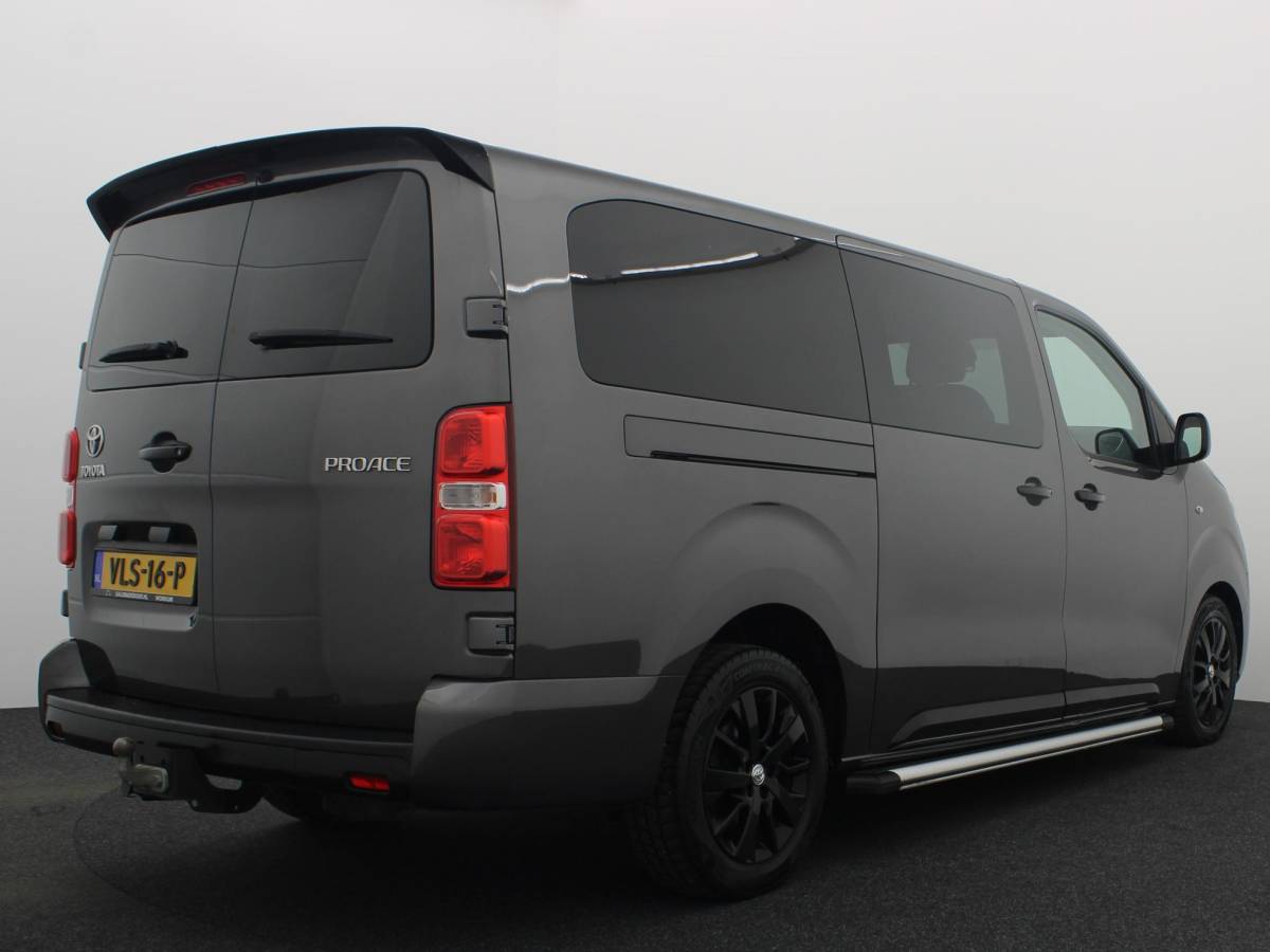 Toyota ProAce Toyota PROACE Worker 2.0 D-4D Black Line Long DC 5 PERS / AUTOMAAT / NWE D-RIEM / LEDER /STOELVERW / CARPLAY / CAMERA / TREKHAAK / NL-AUTO