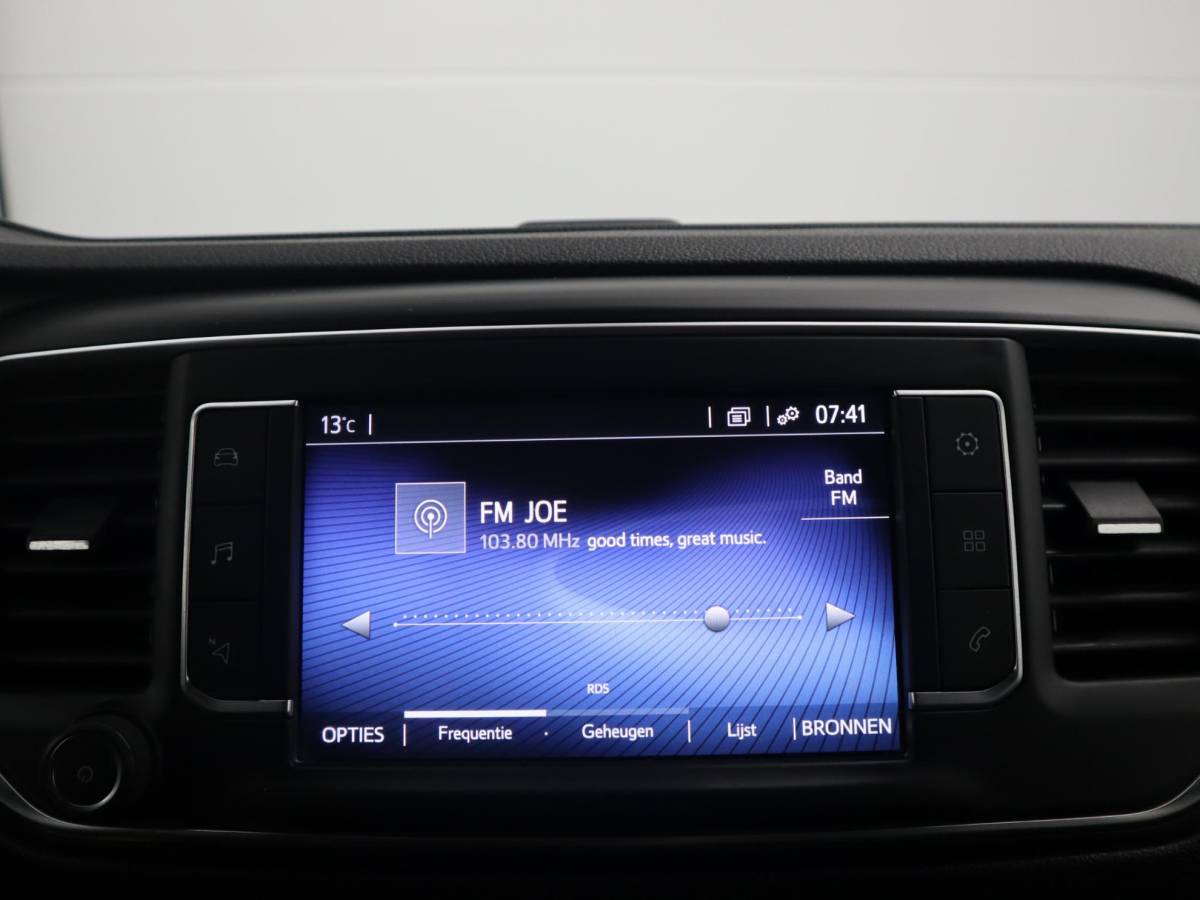 Toyota ProAce Toyota PROACE Worker 2.0 D-4D Black Line Long DC 5 PERS / AUTOMAAT / NWE D-RIEM / LEDER /STOELVERW / CARPLAY / CAMERA / TREKHAAK / NL-AUTO