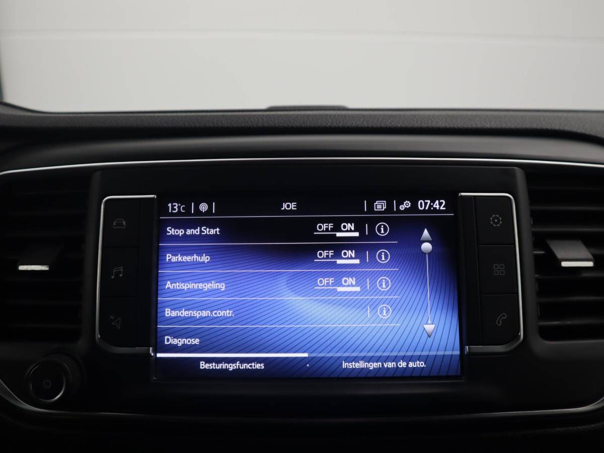 Toyota ProAce Toyota PROACE Worker 2.0 D-4D Black Line Long DC 5 PERS / AUTOMAAT / NWE D-RIEM / LEDER /STOELVERW / CARPLAY / CAMERA / TREKHAAK / NL-AUTO