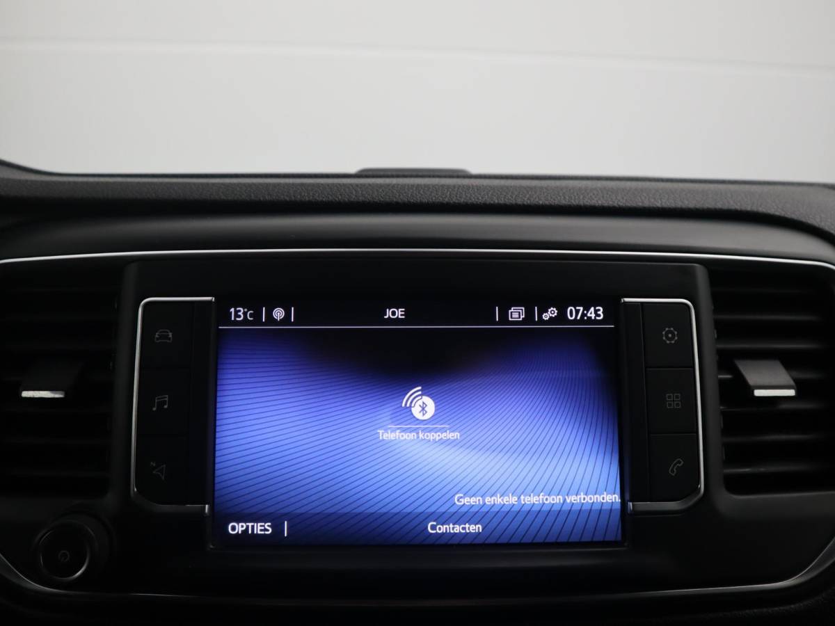 Toyota ProAce Toyota PROACE Worker 2.0 D-4D Black Line Long DC 5 PERS / AUTOMAAT / NWE D-RIEM / LEDER /STOELVERW / CARPLAY / CAMERA / TREKHAAK / NL-AUTO