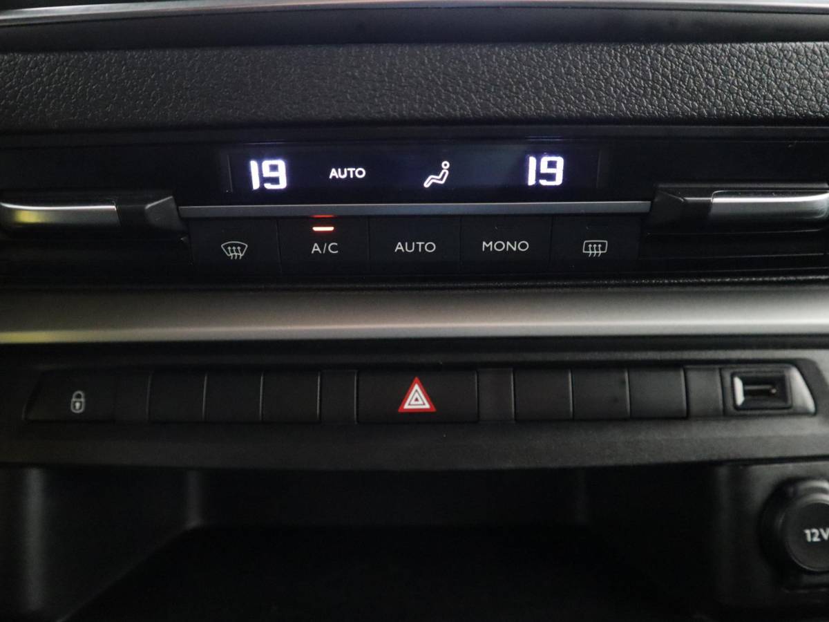 Toyota ProAce Toyota PROACE Worker 2.0 D-4D Black Line Long DC 5 PERS / AUTOMAAT / NWE D-RIEM / LEDER /STOELVERW / CARPLAY / CAMERA / TREKHAAK / NL-AUTO