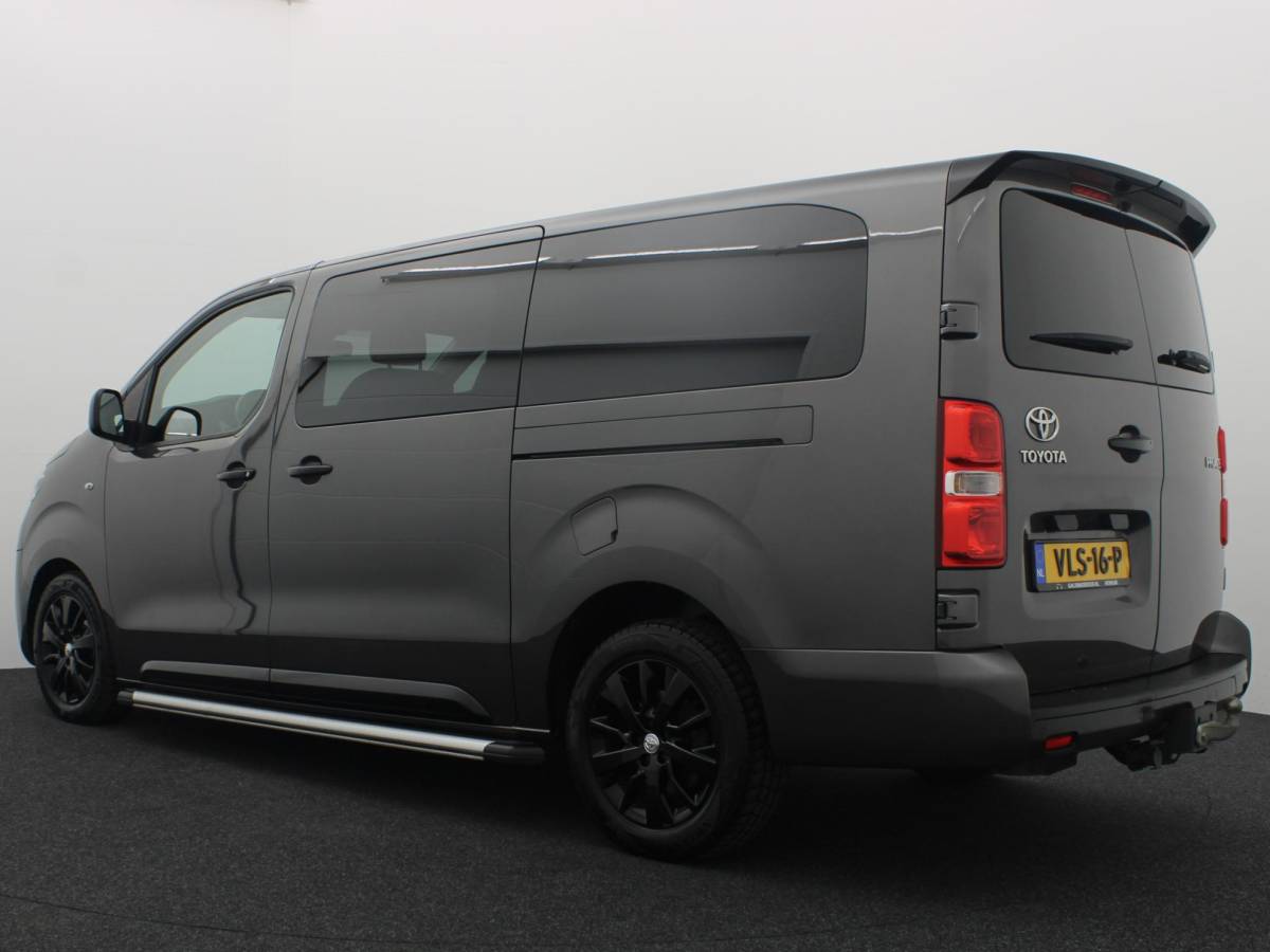 Toyota ProAce Toyota PROACE Worker 2.0 D-4D Black Line Long DC 5 PERS / AUTOMAAT / NWE D-RIEM / LEDER /STOELVERW / CARPLAY / CAMERA / TREKHAAK / NL-AUTO