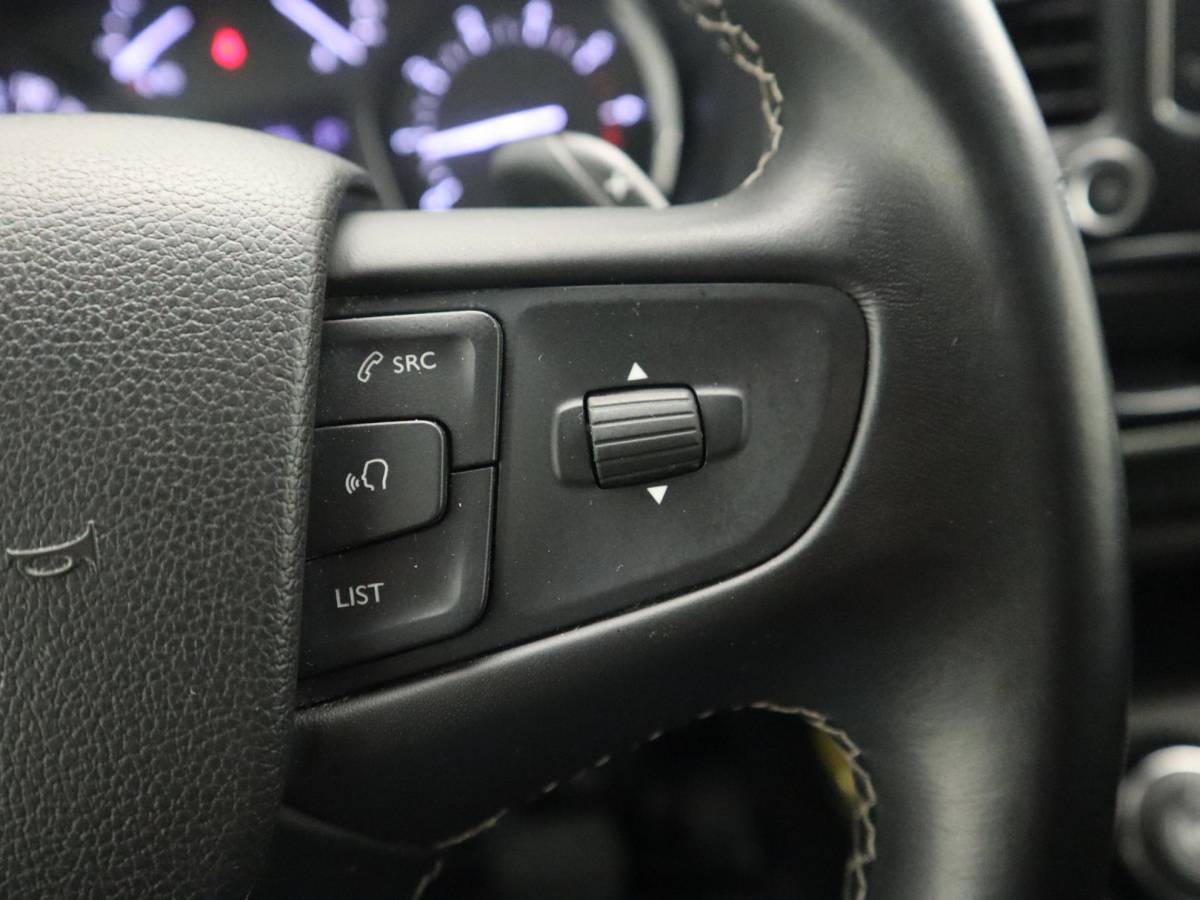 Toyota ProAce Toyota PROACE Worker 2.0 D-4D Black Line Long DC 5 PERS / AUTOMAAT / NWE D-RIEM / LEDER /STOELVERW / CARPLAY / CAMERA / TREKHAAK / NL-AUTO