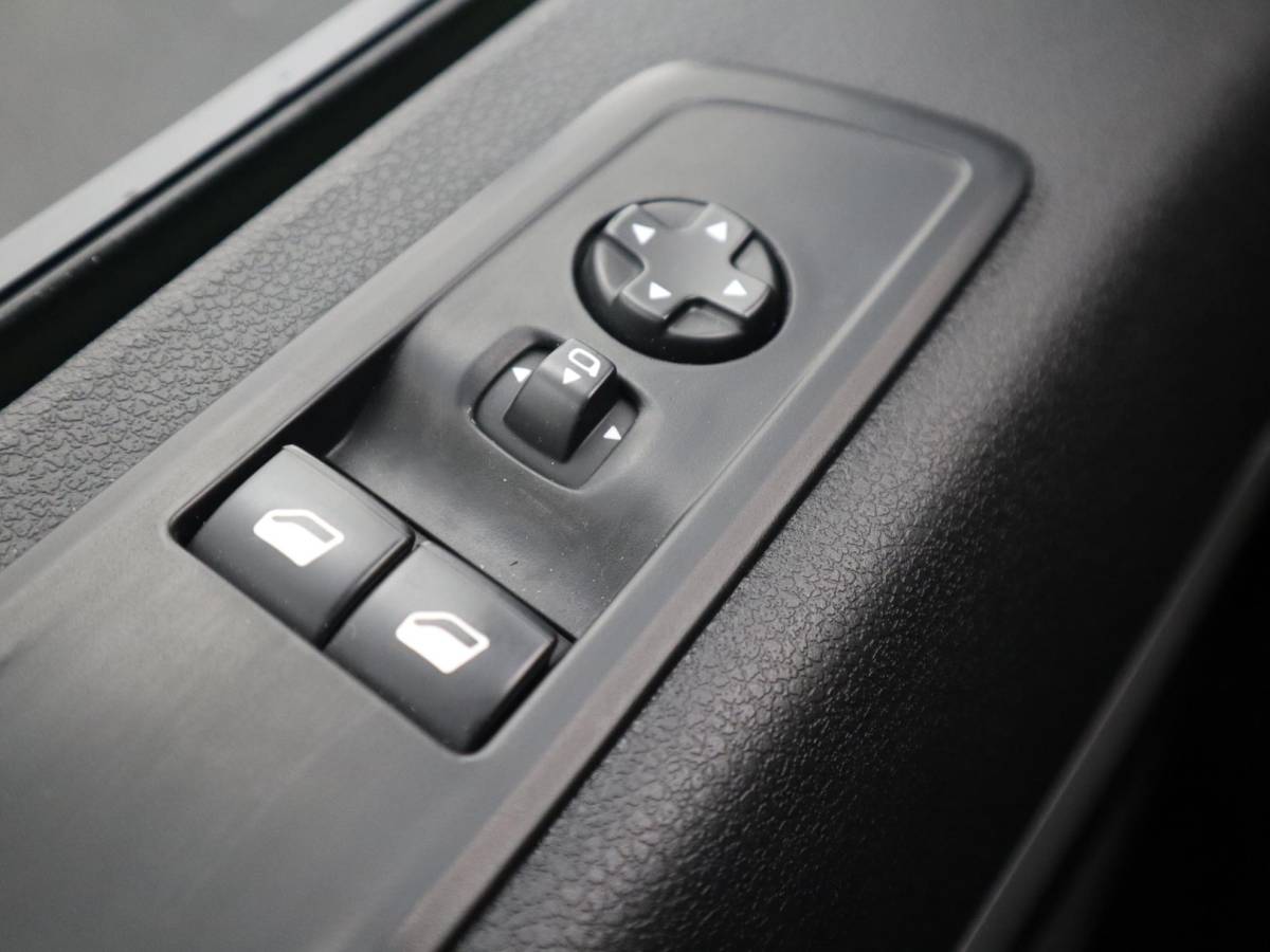 Toyota ProAce Toyota PROACE Worker 2.0 D-4D Black Line Long DC 5 PERS / AUTOMAAT / NWE D-RIEM / LEDER /STOELVERW / CARPLAY / CAMERA / TREKHAAK / NL-AUTO