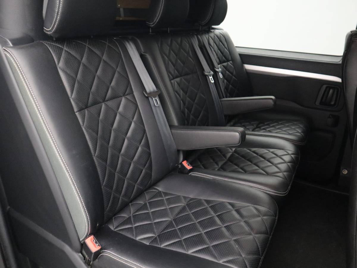 Toyota ProAce Toyota PROACE Worker 2.0 D-4D Black Line Long DC 5 PERS / AUTOMAAT / NWE D-RIEM / LEDER /STOELVERW / CARPLAY / CAMERA / TREKHAAK / NL-AUTO