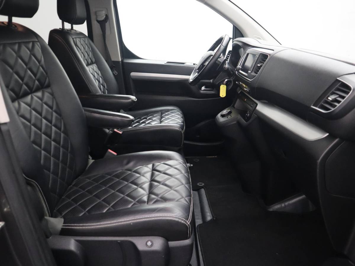 Toyota ProAce Toyota PROACE Worker 2.0 D-4D Black Line Long DC 5 PERS / AUTOMAAT / NWE D-RIEM / LEDER /STOELVERW / CARPLAY / CAMERA / TREKHAAK / NL-AUTO