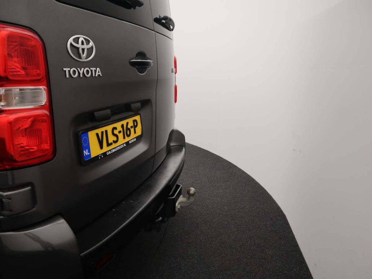 Toyota ProAce Toyota PROACE Worker 2.0 D-4D Black Line Long DC 5 PERS / AUTOMAAT / NWE D-RIEM / LEDER /STOELVERW / CARPLAY / CAMERA / TREKHAAK / NL-AUTO