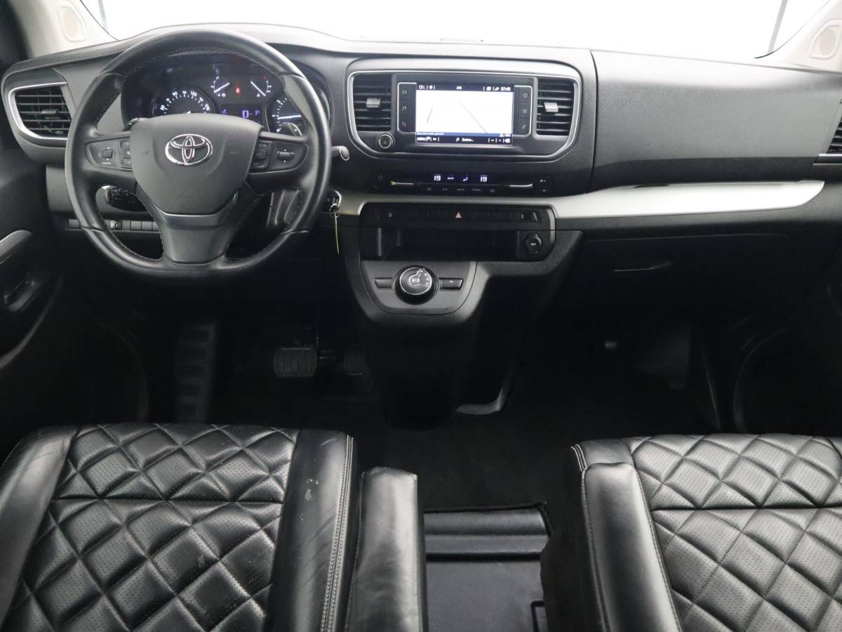 Toyota ProAce Toyota PROACE Worker 2.0 D-4D Black Line Long DC 5 PERS / AUTOMAAT / NWE D-RIEM / LEDER /STOELVERW / CARPLAY / CAMERA / TREKHAAK / NL-AUTO