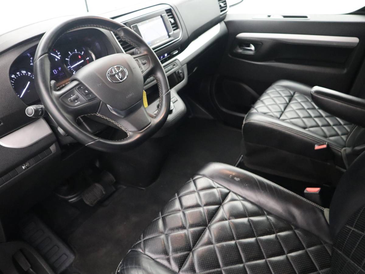 Toyota ProAce Toyota PROACE Worker 2.0 D-4D Black Line Long DC 5 PERS / AUTOMAAT / NWE D-RIEM / LEDER /STOELVERW / CARPLAY / CAMERA / TREKHAAK / NL-AUTO