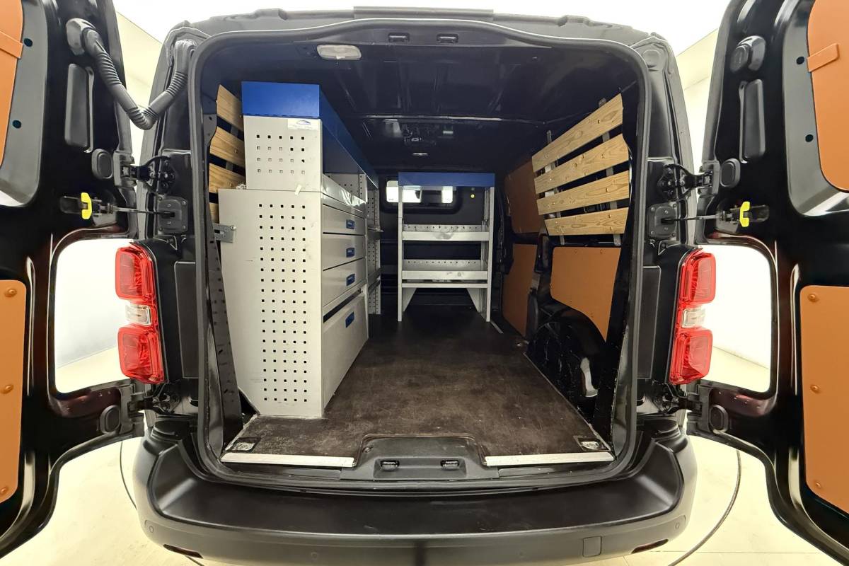 Citroën Jumpy Citroen Jumpy 2.0 BlueHDI 145 M Club | Parkeersensoren voor+achter | Trekhaak | Airco | Regensensor | Pack Ergonomie |