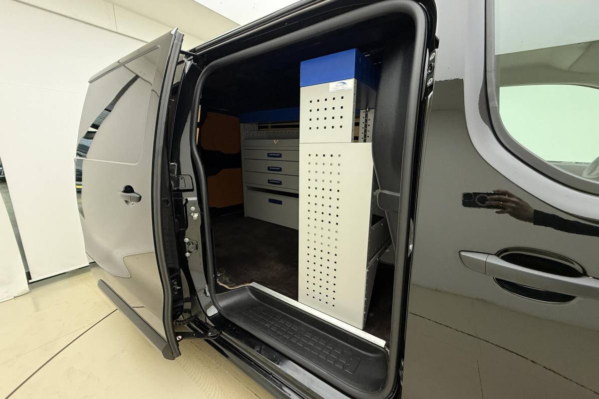 Citroën Jumpy Citroen Jumpy 2.0 BlueHDI 145 M Club | Parkeersensoren voor+achter | Trekhaak | Airco | Regensensor | Pack Ergonomie |