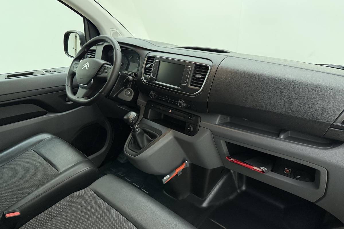 Citroën Jumpy Citroen Jumpy 2.0 BlueHDI 145 M Club | Parkeersensoren voor+achter | Trekhaak | Airco | Regensensor | Pack Ergonomie |