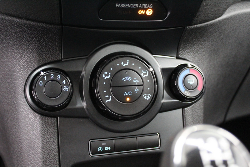 Ford Fiesta Ford Fiesta 1.0 Style Essential 66PK, RIJKLAAR | NAVIGATIE | AIRCO | ELEC-RAMEN