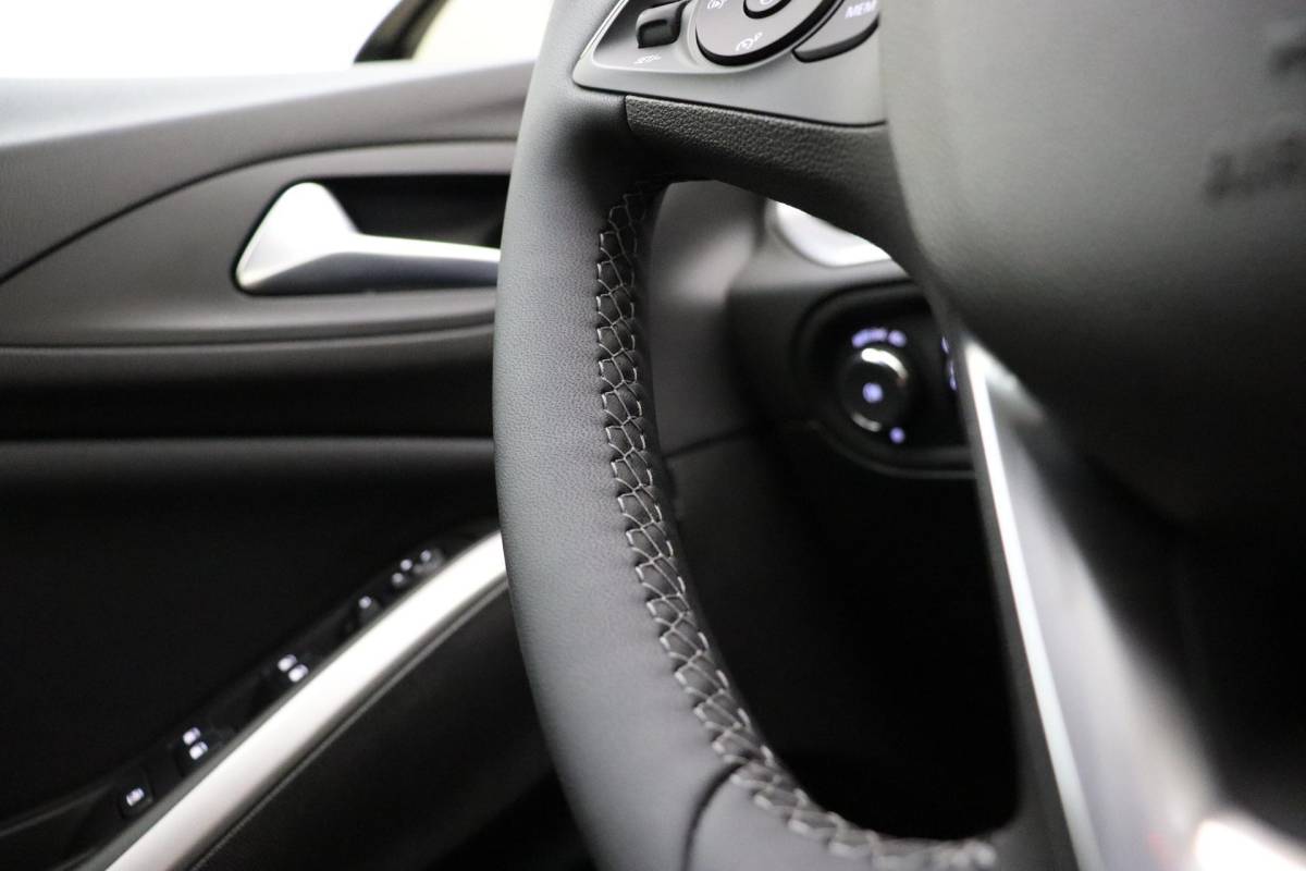 Opel Grandland Opel Grandland 1.2 Turbo GS 130pk | Navigatie via APP | Climate Control | Stoel – Stuurverwarming | Parkeersensoren | Lichtmetalen Velgen | AGR Stoelen