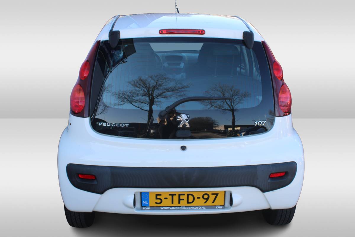 Peugeot 107 Peugeot 107 1.0 Active Airco l Elek. ramen l CD speler