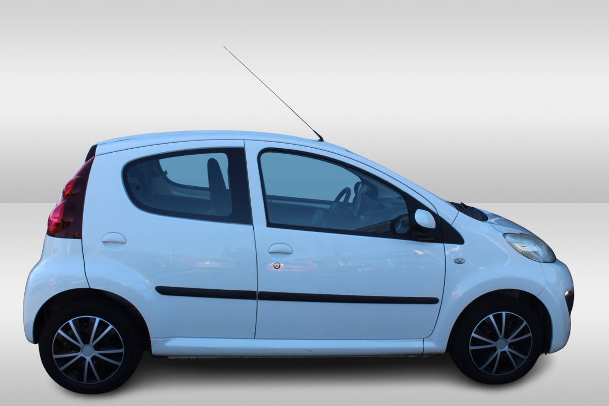 Peugeot 107 Peugeot 107 1.0 Active Airco l Elek. ramen l CD speler