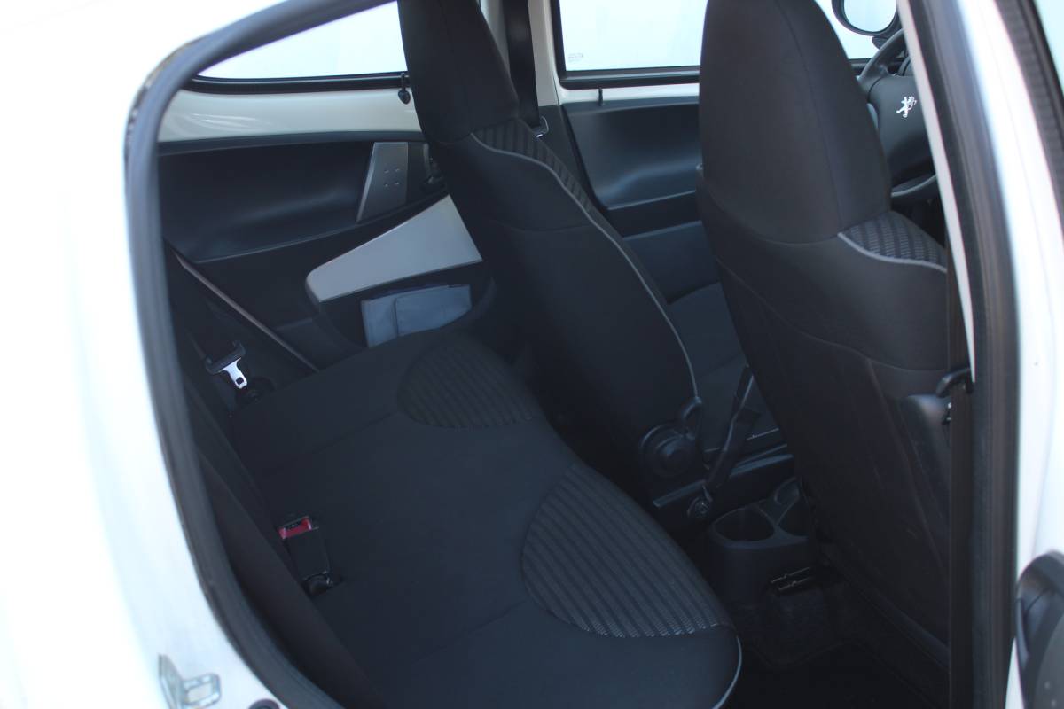 Peugeot 107 Peugeot 107 1.0 Active Airco l Elek. ramen l CD speler