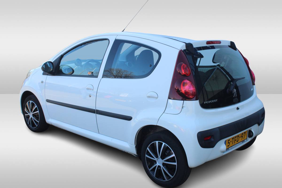 Peugeot 107 Peugeot 107 1.0 Active Airco l Elek. ramen l CD speler