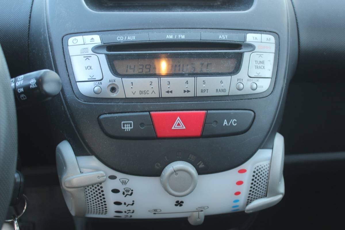 Peugeot 107 Peugeot 107 1.0 Active Airco l Elek. ramen l CD speler