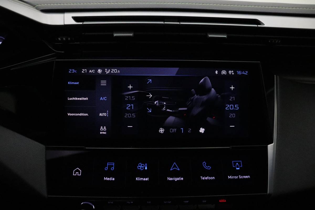 Peugeot 308 Peugeot 308 1.6 Plug-in Hybrid 180 GT | Apple Carplay/Android Auto | Achteruitrijcamera | Dodehoekdetectie | Electronic Climate Control | Navigatie Systeem Full Map |