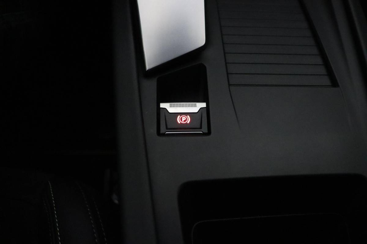 Peugeot 308 Peugeot 308 1.6 Plug-in Hybrid 180 GT | Apple Carplay/Android Auto | Achteruitrijcamera | Dodehoekdetectie | Electronic Climate Control | Navigatie Systeem Full Map |